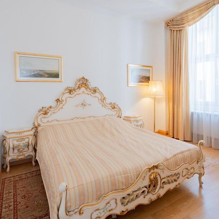 Empress Sisi Royal Apartment Виена Екстериор снимка