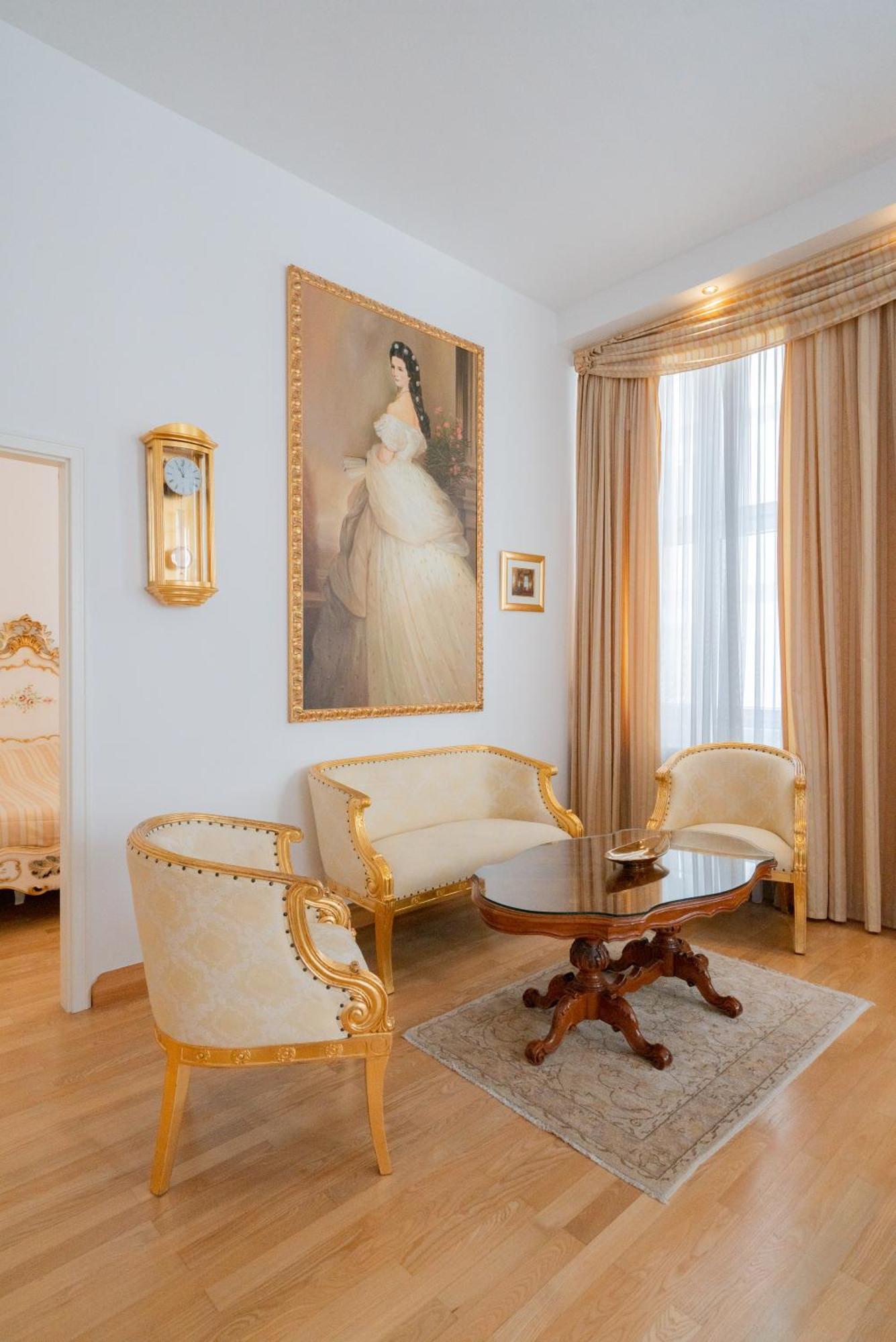 Empress Sisi Royal Apartment Виена Екстериор снимка