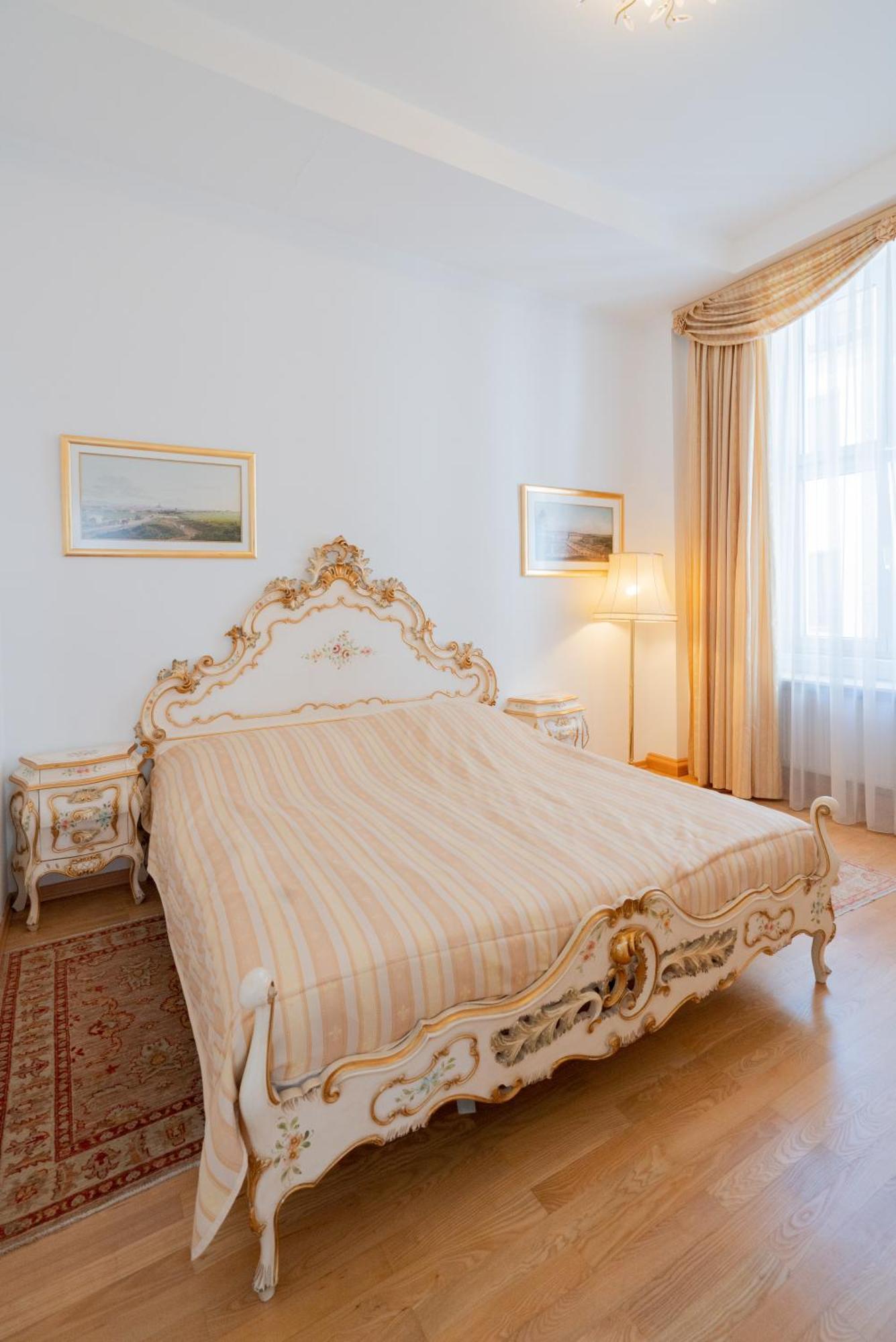 Empress Sisi Royal Apartment Виена Екстериор снимка