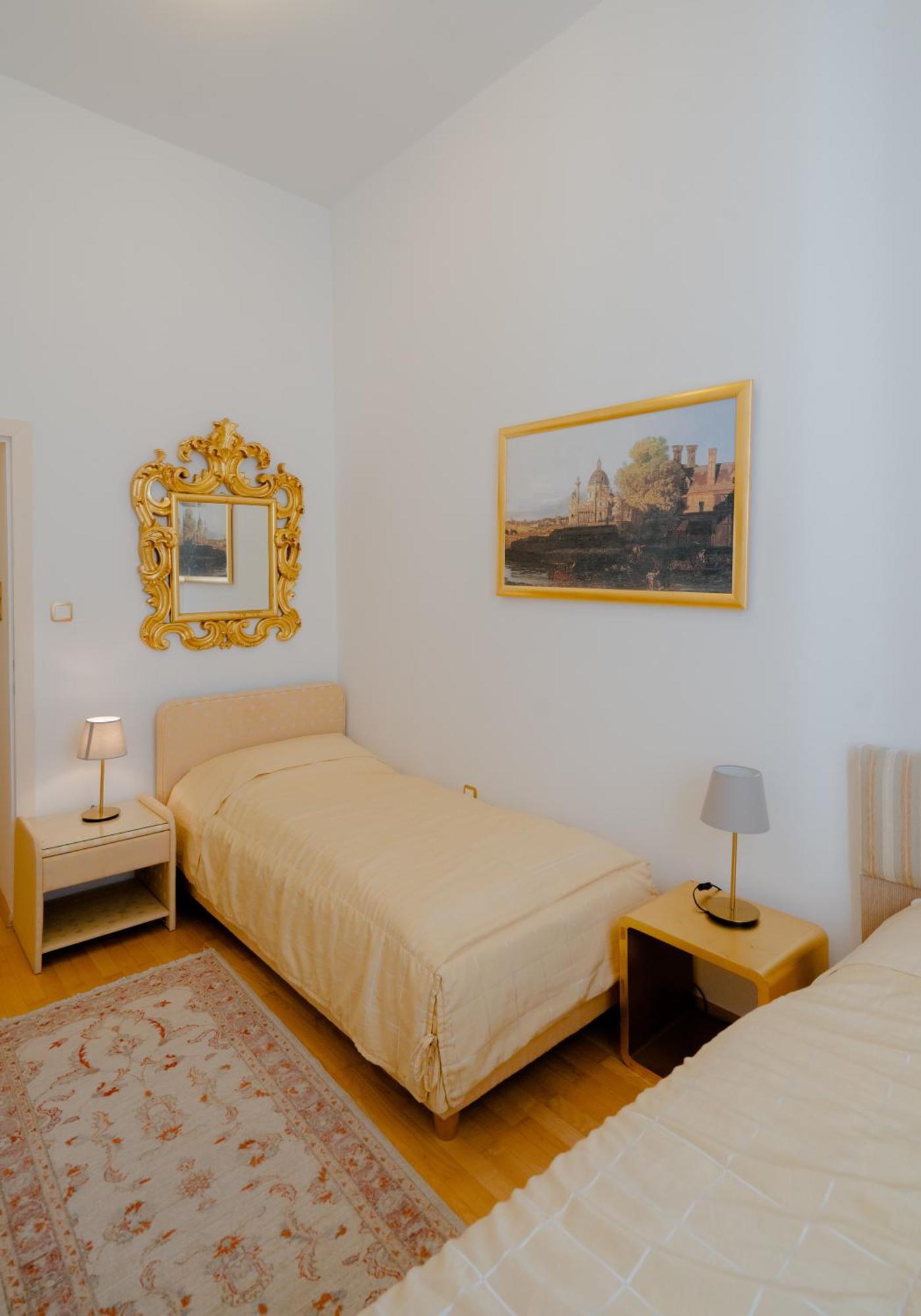 Empress Sisi Royal Apartment Виена Екстериор снимка