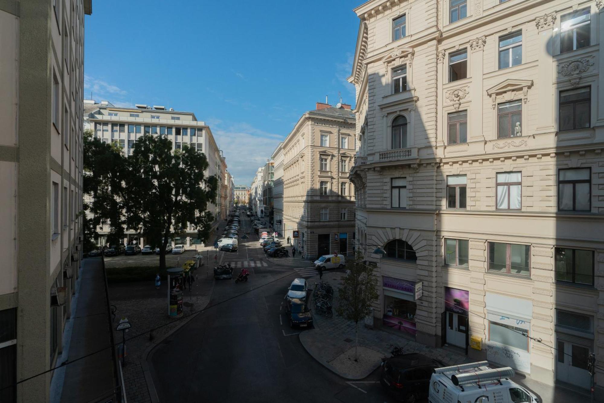 Empress Sisi Royal Apartment Виена Екстериор снимка