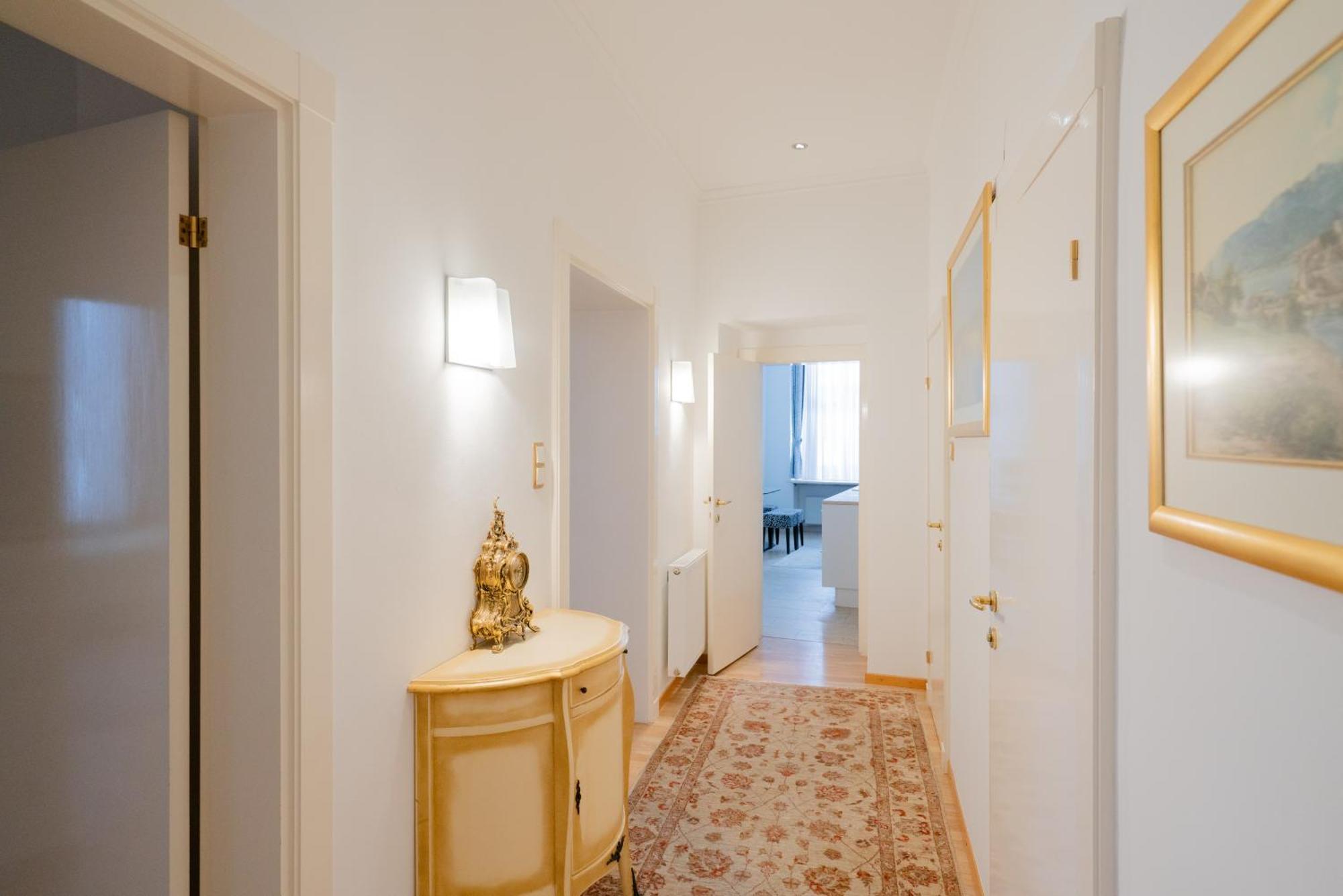 Empress Sisi Royal Apartment Виена Екстериор снимка